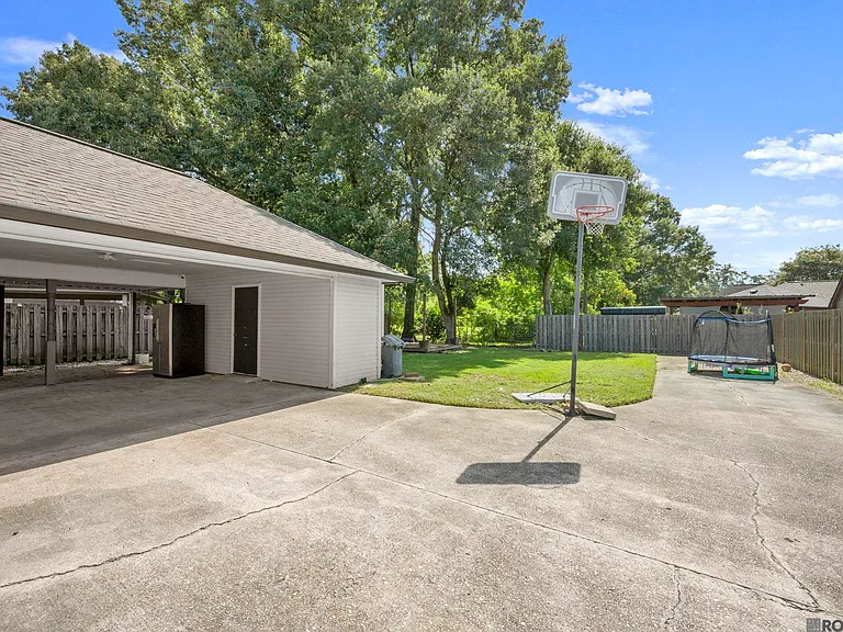17190 N Lake Dr — Photo 3