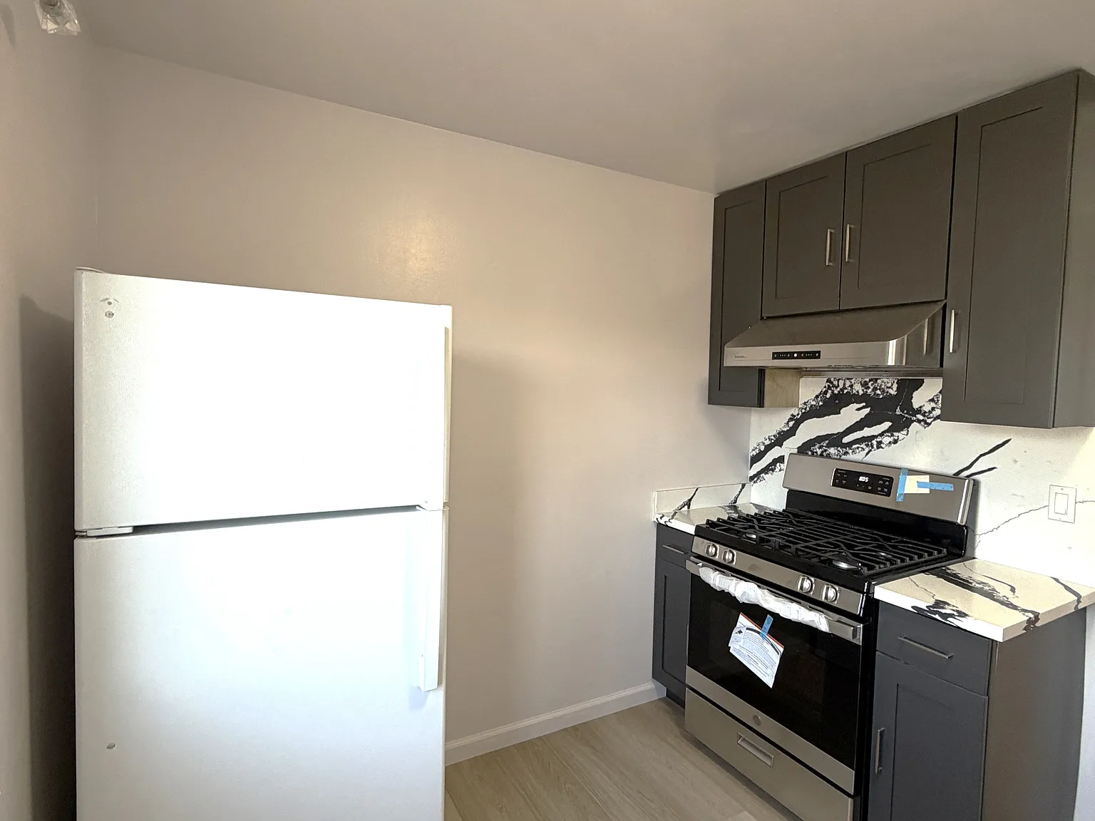 2 bed, 1000 sqft, $3,800 — Photo 2