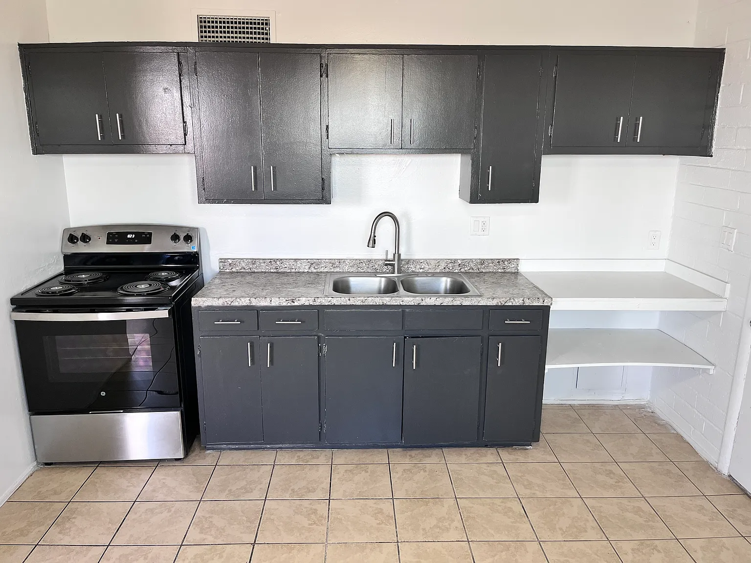 2 bed, 798 sqft, $995 — Photo 3