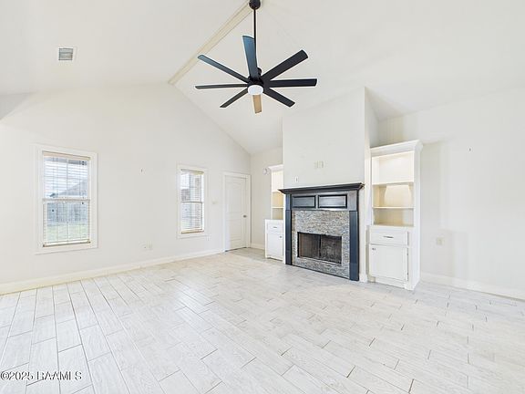 4th image of 403 Hill Ridge Dr
