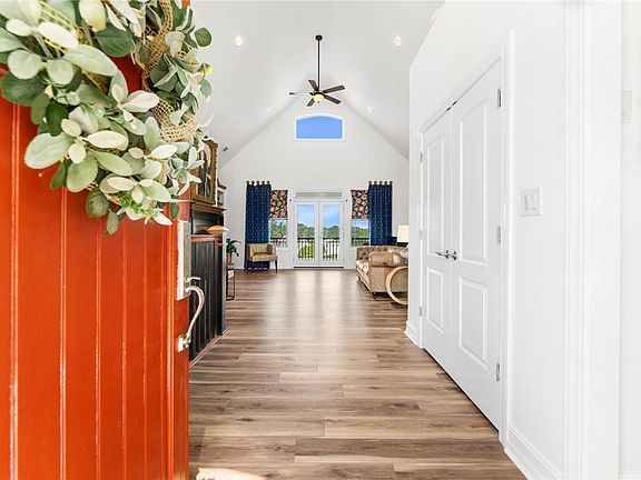 2nd image of 134 Yorkshores Ln