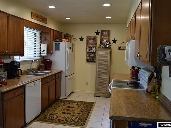 3rd image of 813 Grant Ave