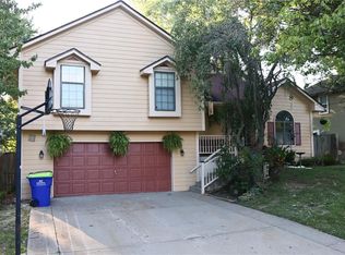 1412 SW Highland Dr, Lees Summit, MO 64081