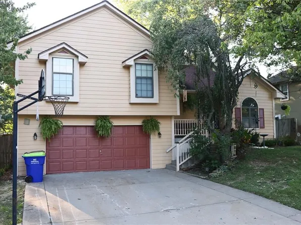 1412 SW Highland Dr, Lees Summit, MO 64081