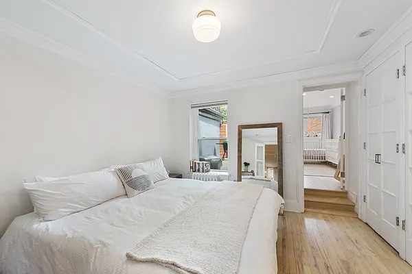 Sold by Dwell Residential Inc | media 20