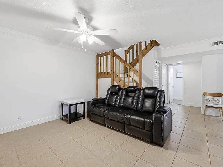 301 Lakewood Dr #8A — Photo 6