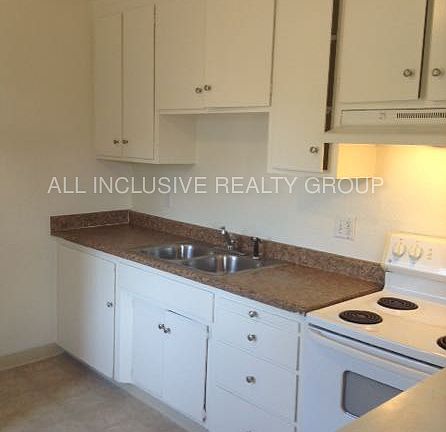 5th image of 2299 Grove Ave APT 02