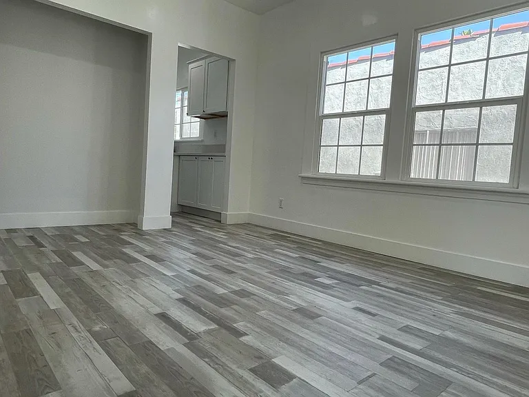 121 N New Hampshire Ave — Photo 8