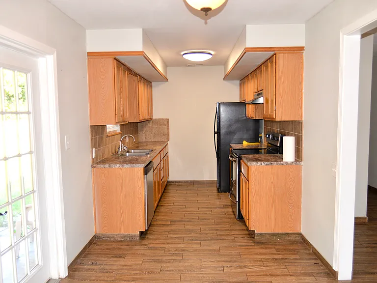 209 Dogwood Ln — Photo 4
