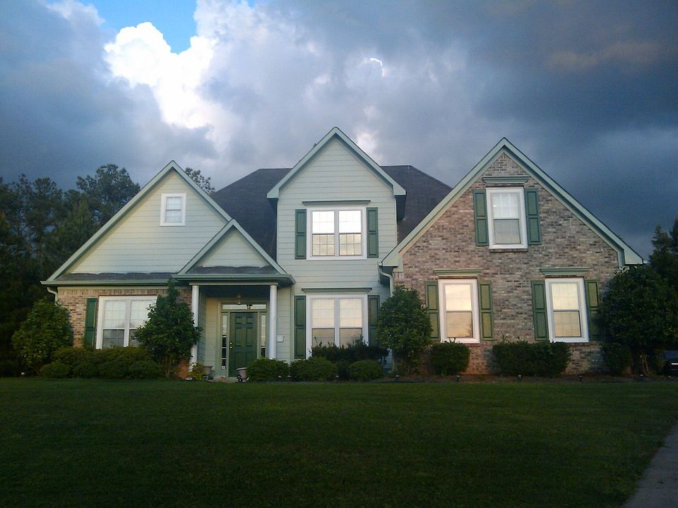 Great Cul-de-sac home; minutes from Lake Lanier!!  ***MOVE IN READY***