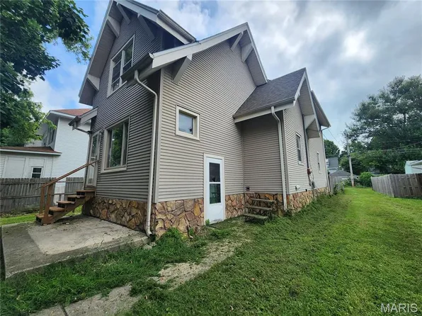 907 Johnson St, Carlinville, IL 62626
