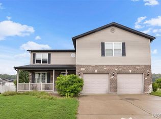 806 Erika Leigh Ct, Caseyville, IL 62232