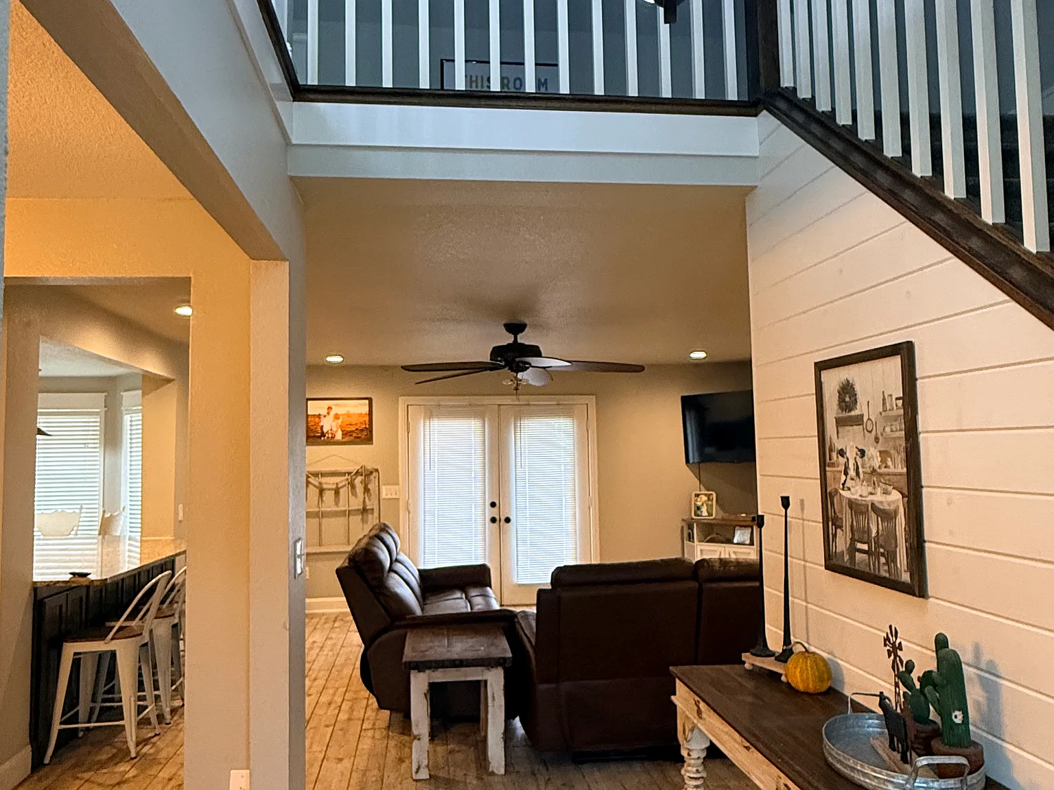 5 bed, 2985 sqft, $4,200 — Photo 2