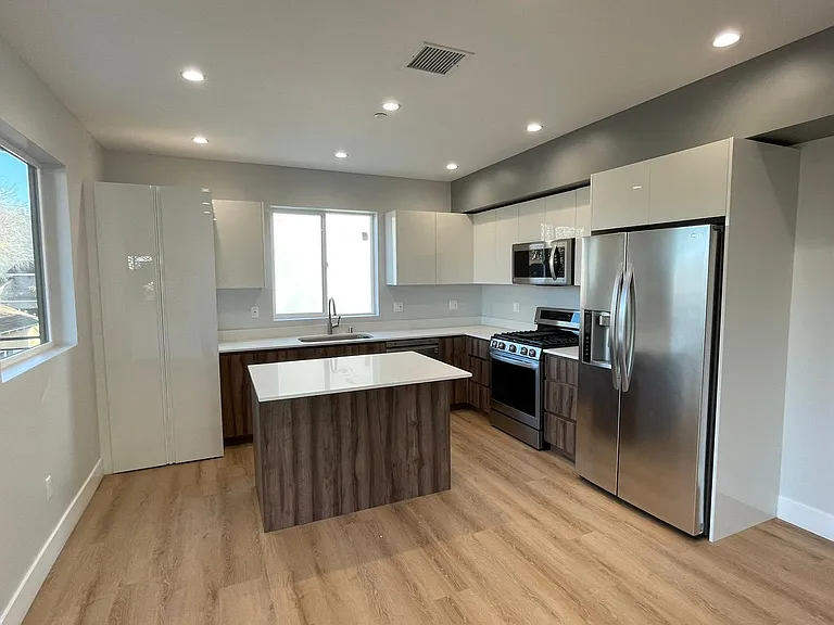 6347 Farmdale Ave — Photo 14