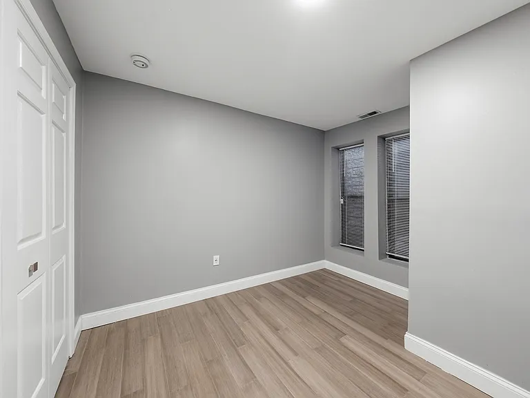 313 F St NE #A — Photo 12