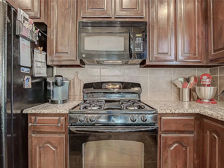 5009 Holliday Dr — Photo 11