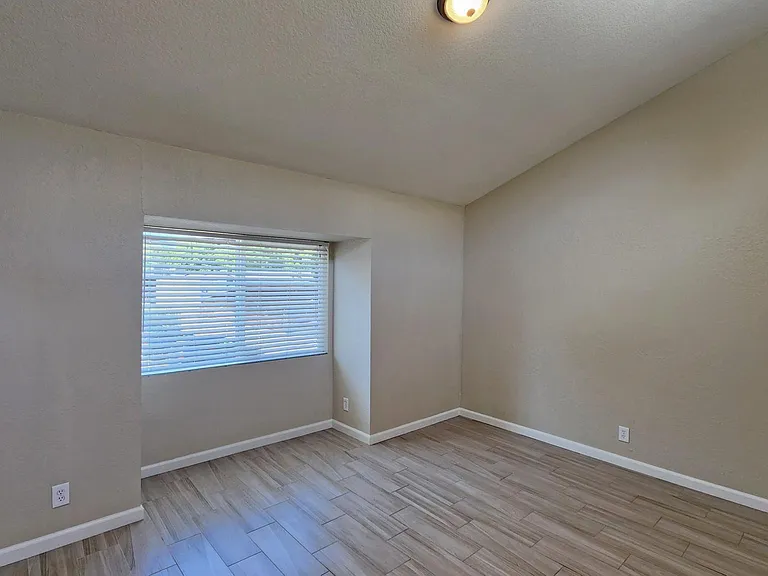 2222 I St #13 — Photo 18
