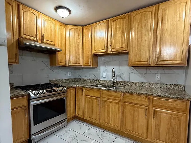 4240 Sheffield Ave — Photo 1