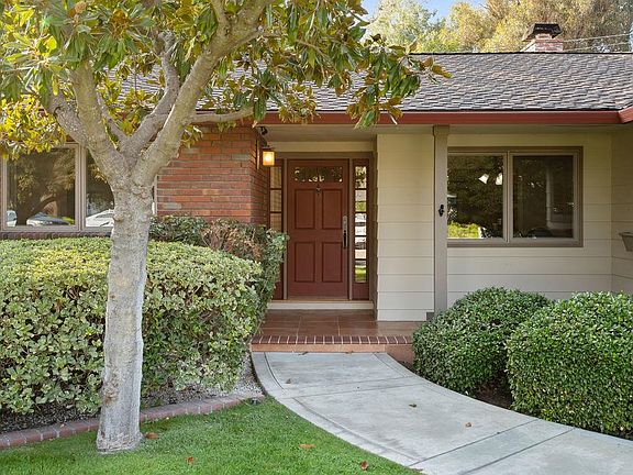 3rd image of 133 Fairmead Ln