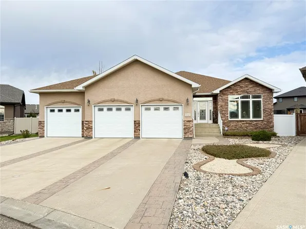 1845 Gordon Miles PLACE, Weyburn, SK S4H 0B9