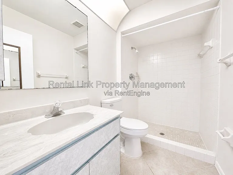 320 SW 3rd Pl #2 — Photo 22