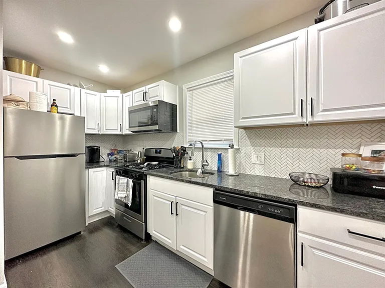 249 Everett St #2 — Photo 2