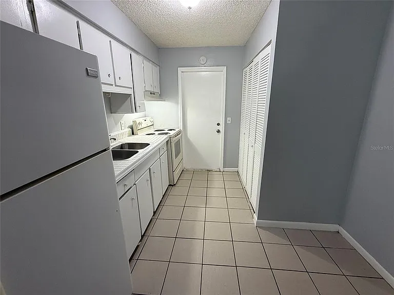 1089 Old South Dr — Photo 4