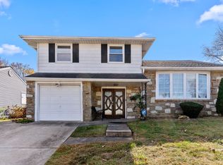 9715 Jeanes St, Philadelphia, PA 19115