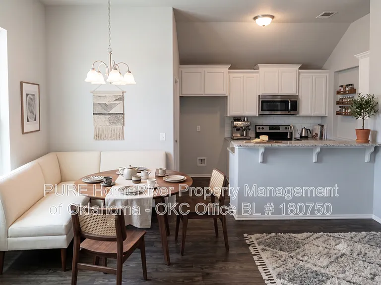 1601 Everglade Ct — Photo 3