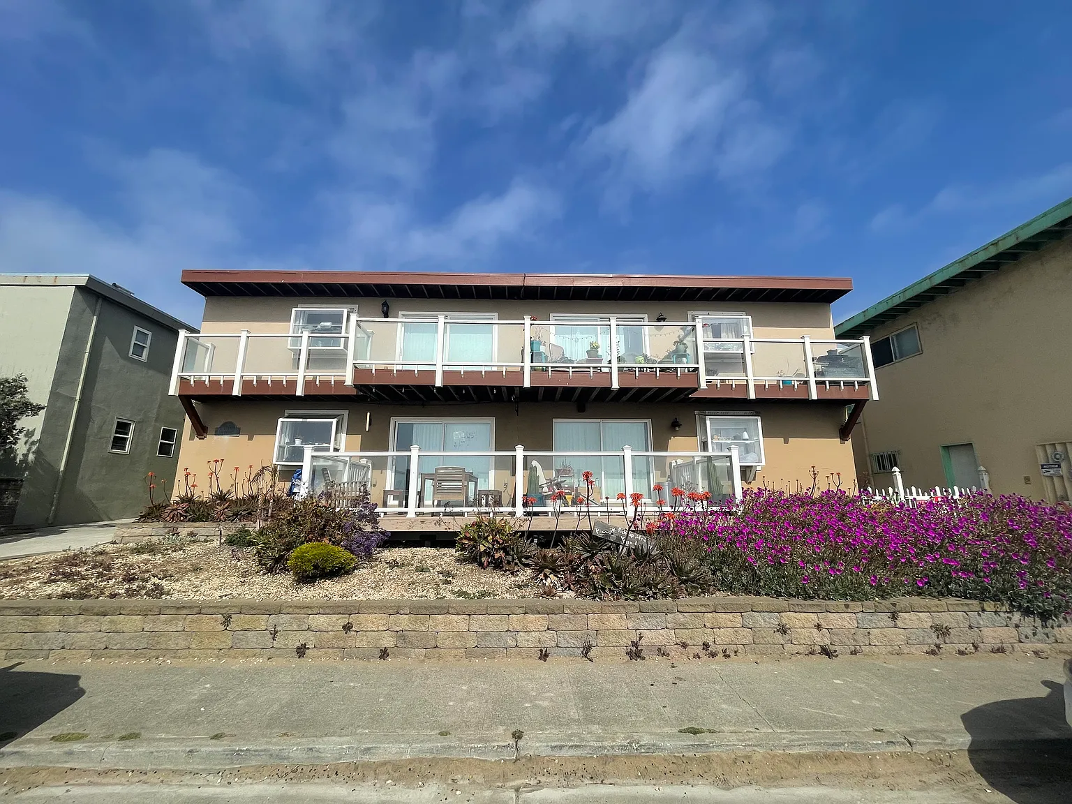 2 bed, 750 sqft, $3,350 — Photo 1