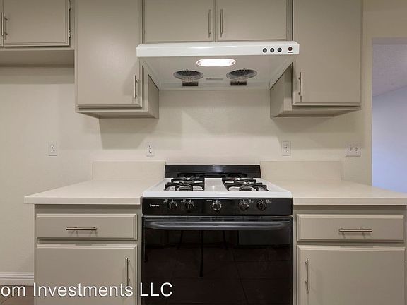3rd image of 6018 Primrose Ave APT B