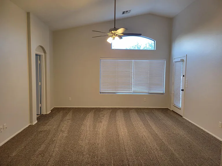10408 W Raymond St — Photo 14