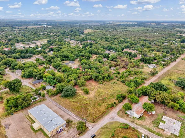 322 Falls St, Marlin, TX 76661
