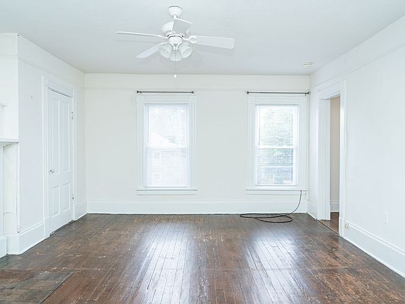 3rd image of 813 Belmont Ave APT 3