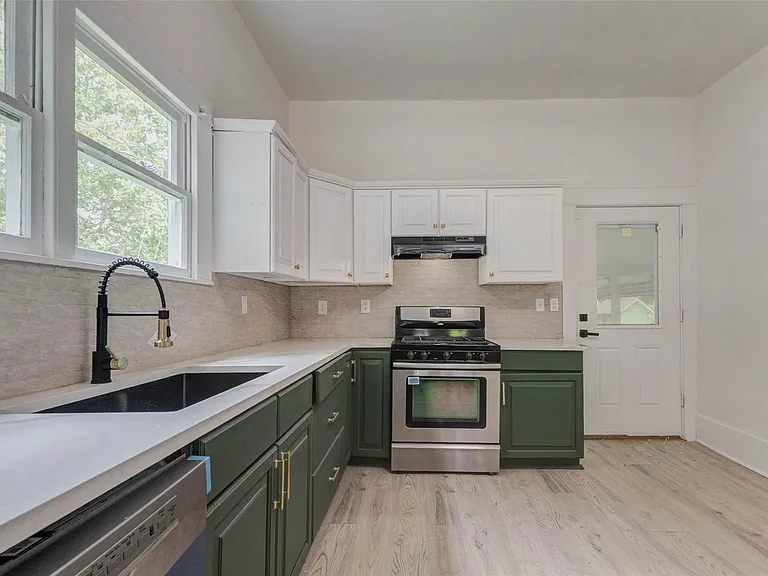 1302 Ross St — Photo 8