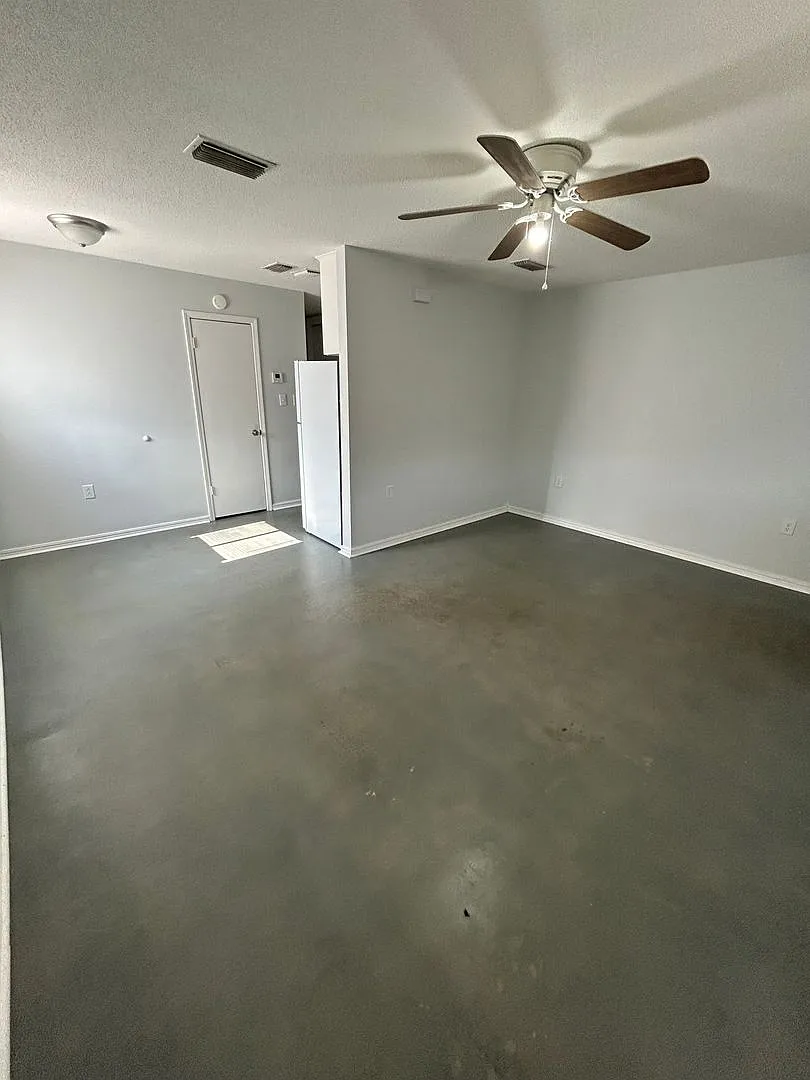 210 East Parkway A-D — Photo 3