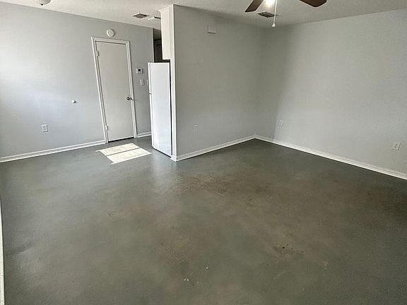 3rd image of 210 E Parkway Dr #D