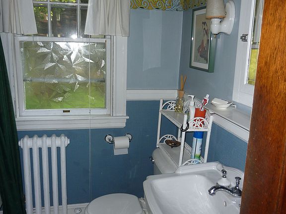 2nd floor bathroom