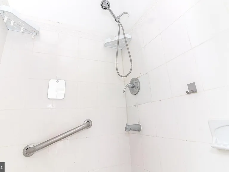635 Chambers St — Photo 11
