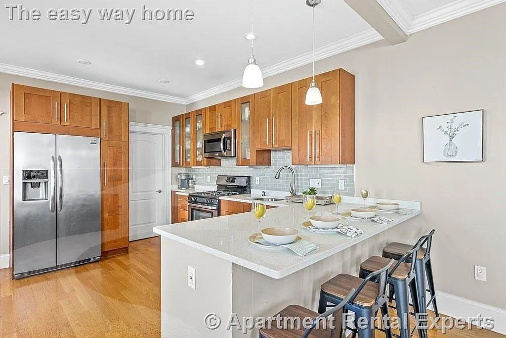 4 bed, 1.5 bath, 1200 sqft, $3,650 — Photo 2