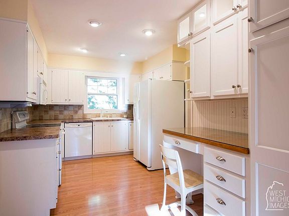 2nd image of 213 Greenwood Ave