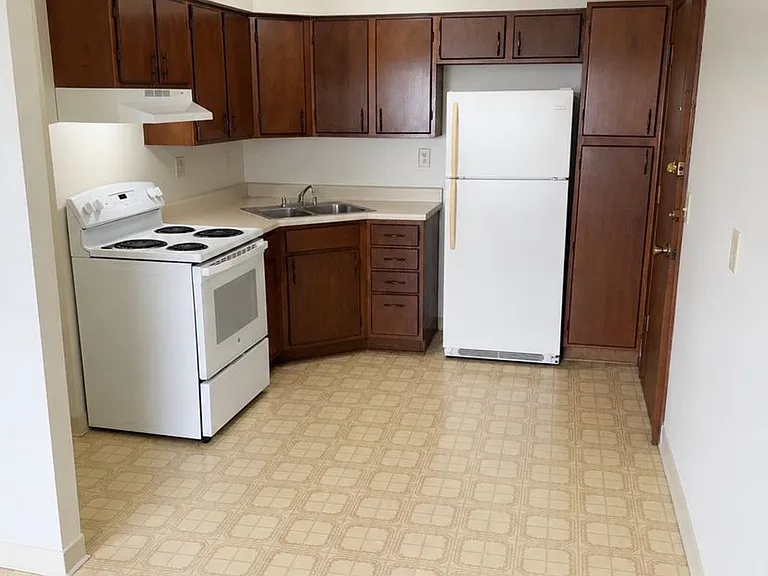 Fox Point Square Apartments - 945 — Photo 1