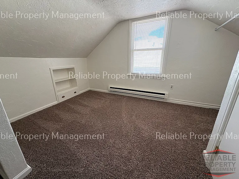 312.5 Gladstone St — Photo 3