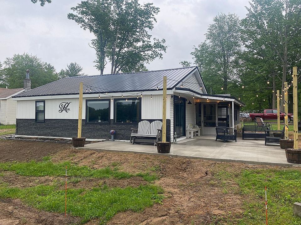 2nd image of 4247 Lake Dr