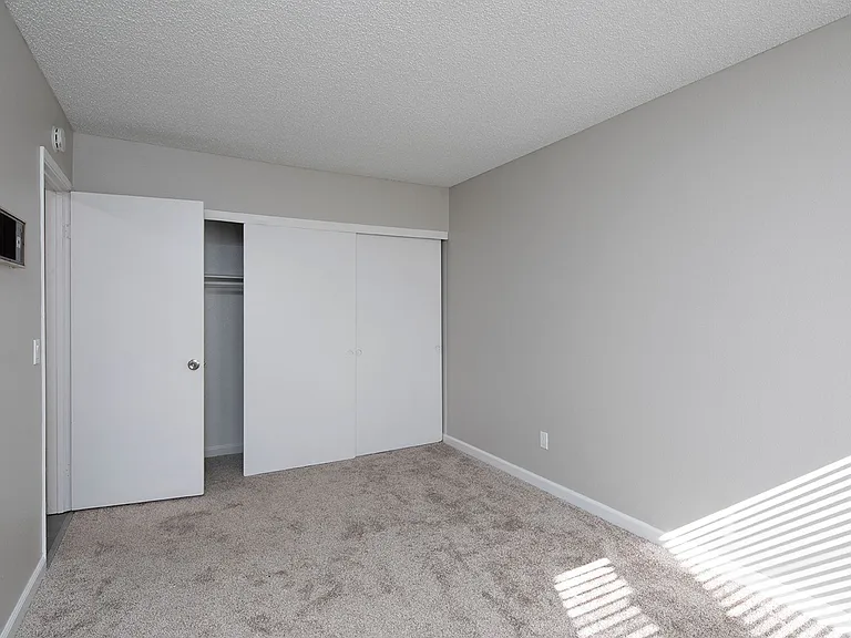 Madison Court Apartments — Photo 16