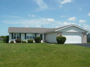 115 Autumnwood Ln, Davis Junction, IL 61020