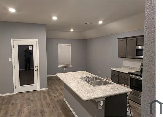 4 bed, 1703 sqft, $1,995 — Photo 2