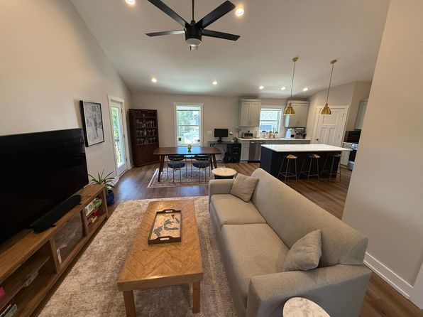 1106 Logan St SE Unit 2