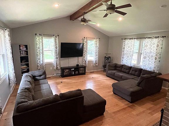 5th image of 335 Acorn Cir