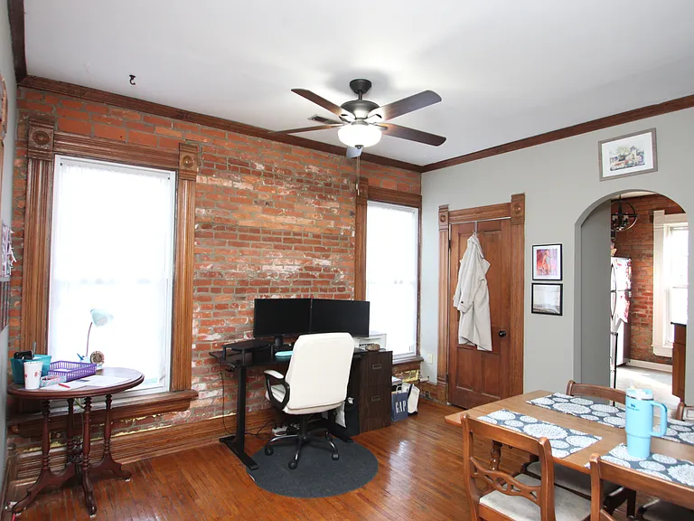 239 E Whittier St — Photo 4